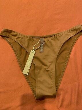 Skims Bikini Bottoms Size Medium NWT